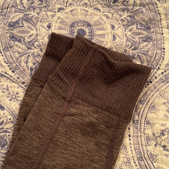 Lululemon thermal leggings - Picture 2 of 4